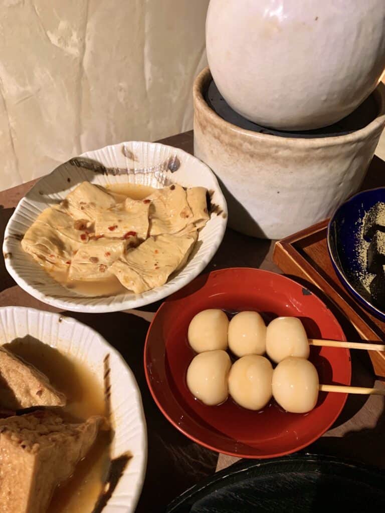 台北小隱茶庵鹹食麻辣豆皮、醬油丸子